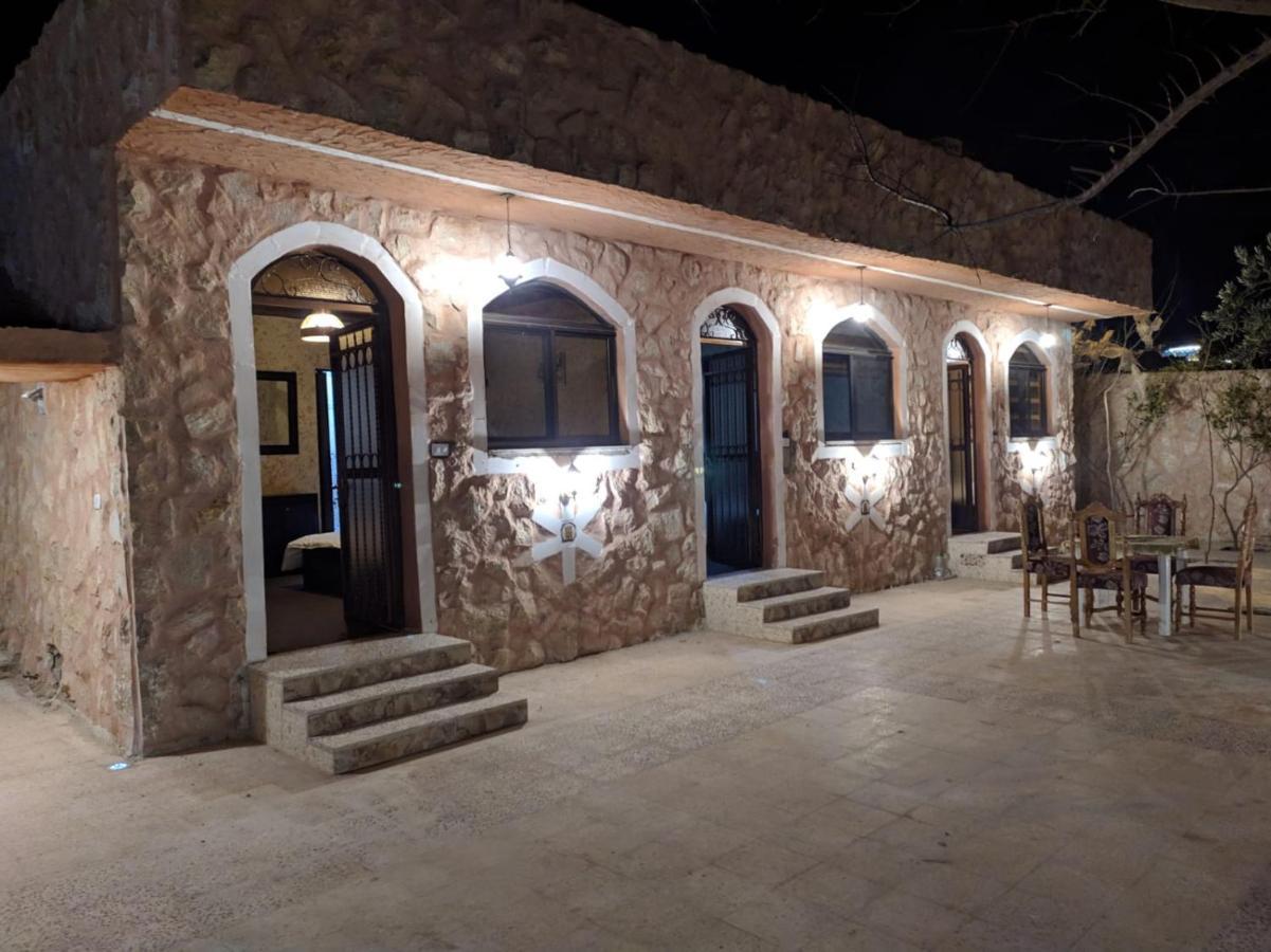 Guest House Attallah Wadi Musa Exteriör bild