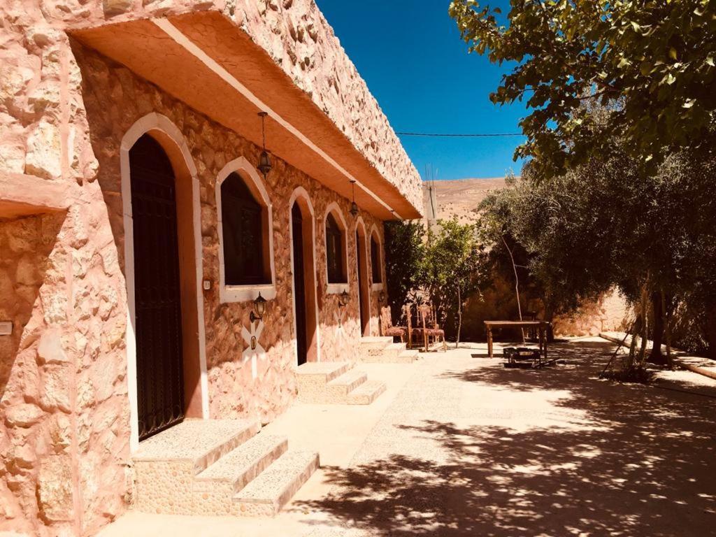 Guest House Attallah Wadi Musa Exteriör bild
