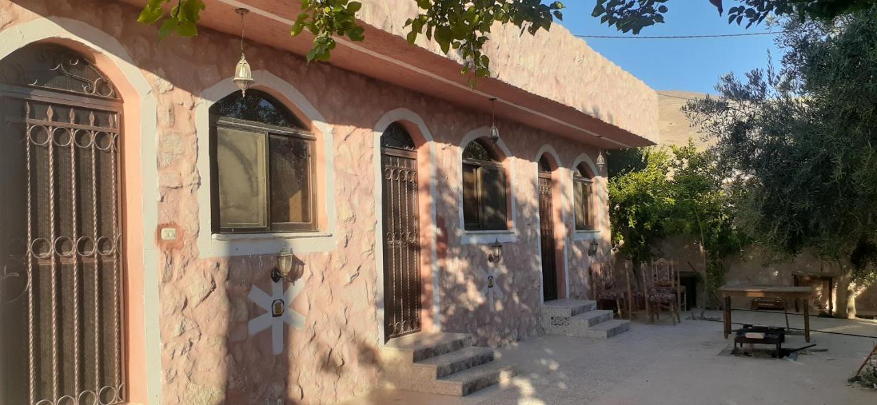 Guest House Attallah Wadi Musa Exteriör bild