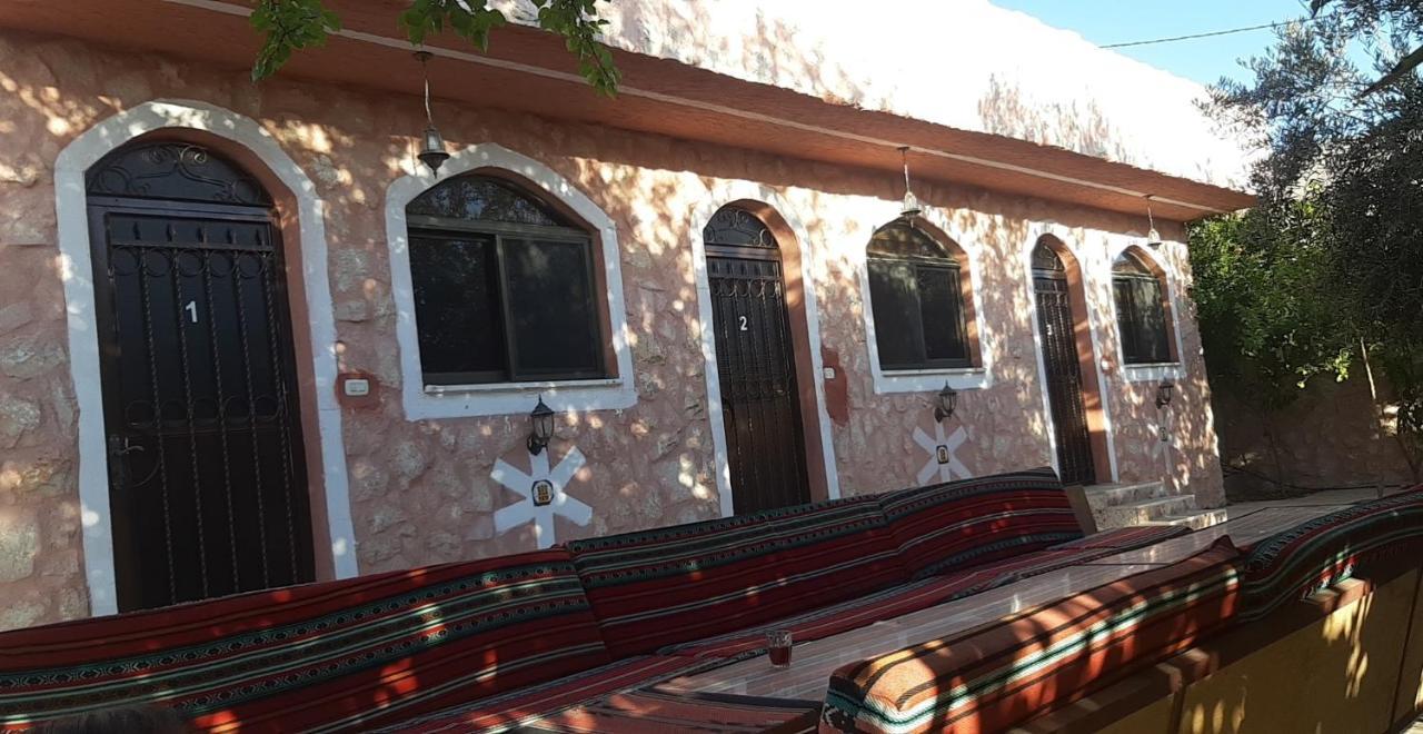 Guest House Attallah Wadi Musa Exteriör bild