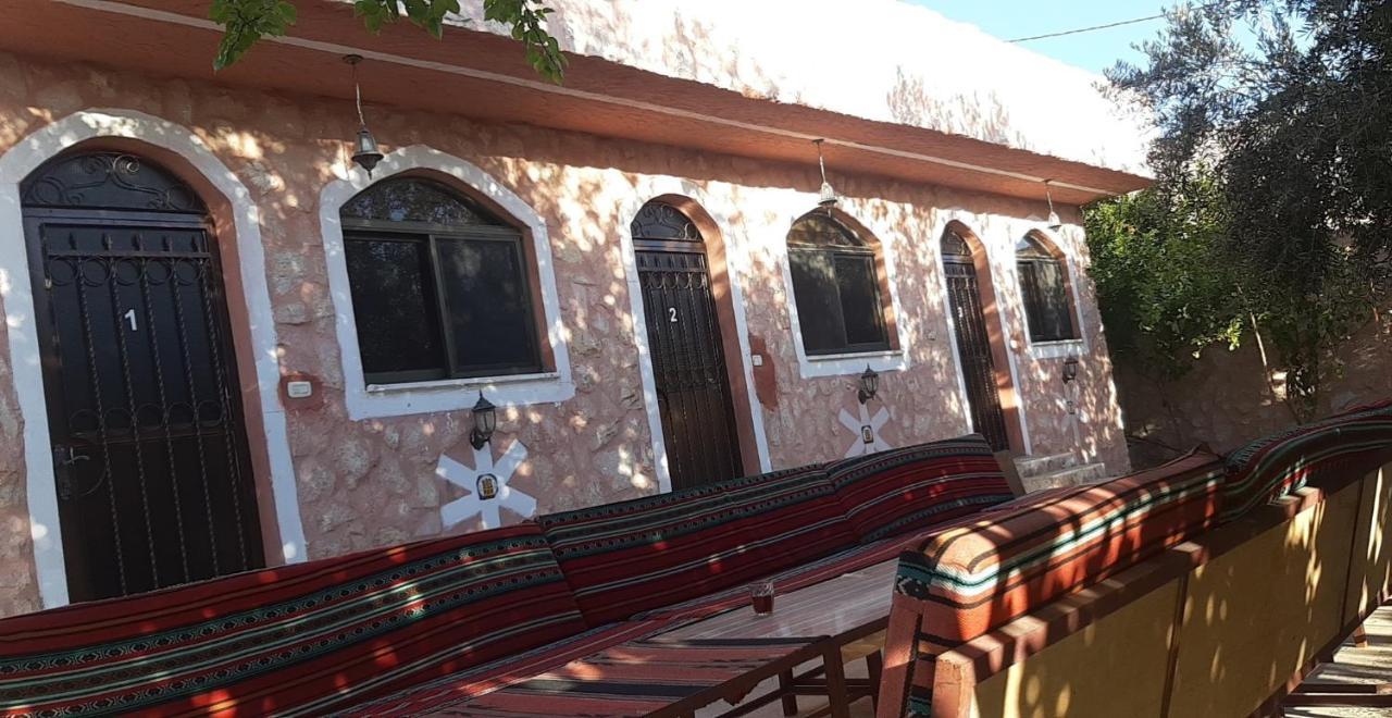 Guest House Attallah Wadi Musa Exteriör bild