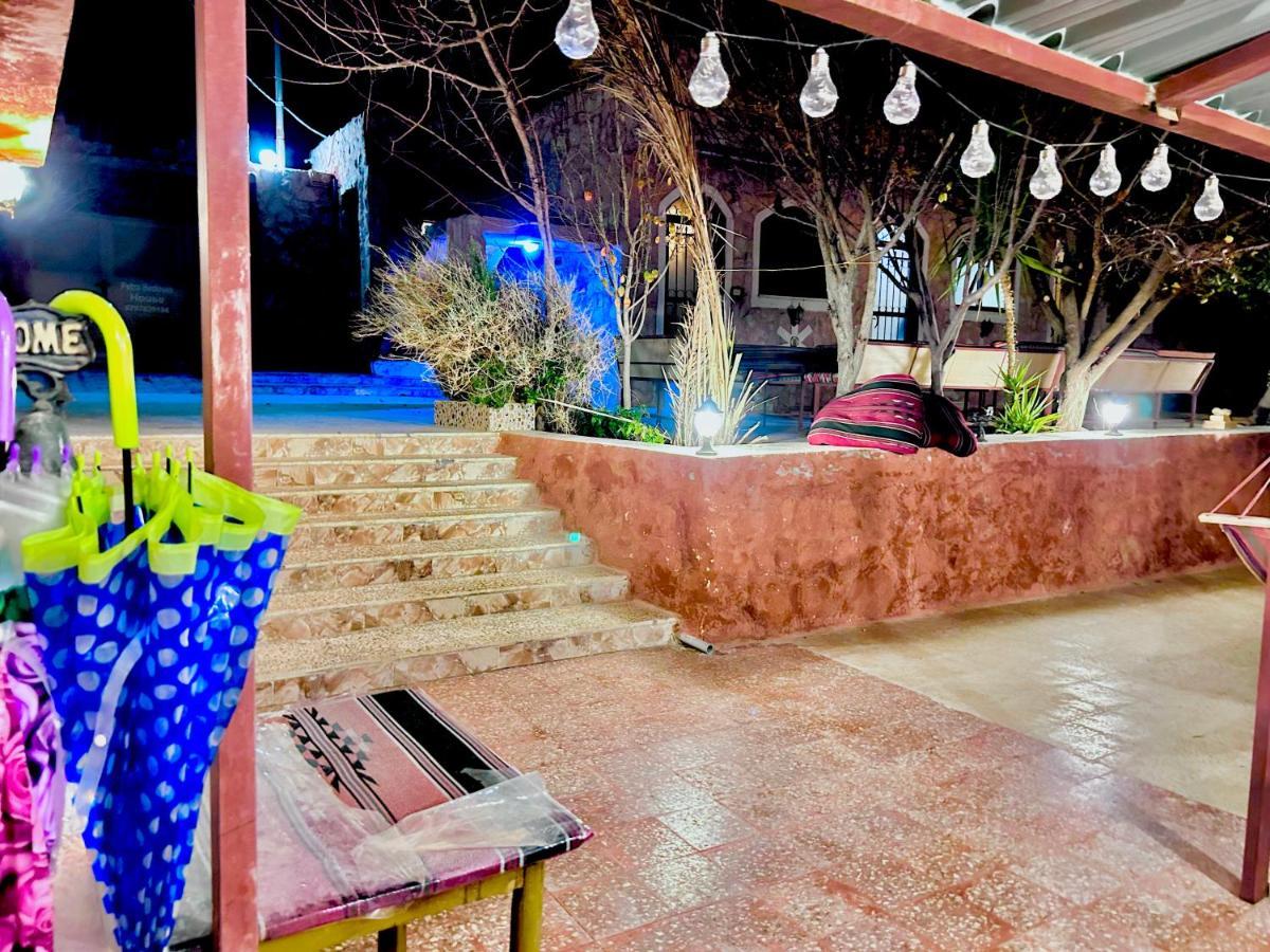 Guest House Attallah Wadi Musa Exteriör bild