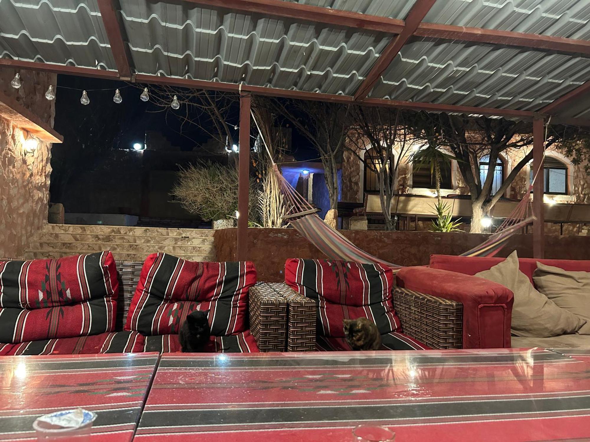 Guest House Attallah Wadi Musa Exteriör bild